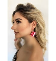 Pembe Renk İlaç Figürlü Sallantılı Küpe (Çift)