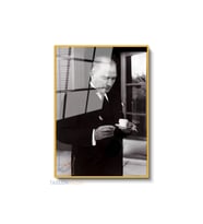 Dikey Çerçeveli Cam Ataturk Fincan Tutarken Modern Ev Dekoru Duvar Sanatı Ev Ofis Tablosu (Altın)