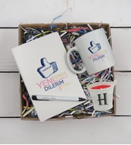 BK Gift Kişiye Özel İsimli Defter Kalem Kupa ve Mini Kovada Kokulu Mum Hediye Seti-8, Arkadaşa Hediye, Sevgiliye Hediye, Yeni İş Hediyesi