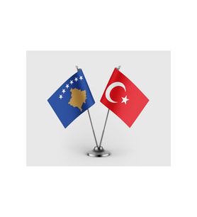 Kosova Bayrağı ve Türk Bayrağı İkili Saten Masa Bayrağı Takımı