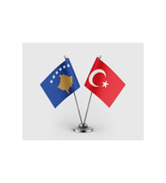 Kosova Bayrağı ve Türk Bayrağı İkili Saten Masa Bayrağı Takımı