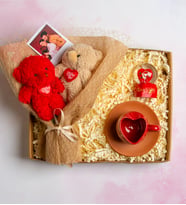 Sevgililer Günü Hediye Seti- İkili Peluş Anahtarlık Ayıcık Buketi- Love Temalı Mini Kar Küre- Kalp Kahve Fincanı- Kişiye Özel Polaroid Fotoğraf
