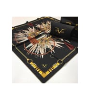 Kemerli Püsküllü Desen Black Seri Twill Eşarp Eşarp Askısı ile Birlikte 90x90 cm