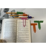 İsme Özel Kitap Ayracı, Kalem Aksesuarı ve Kablo Tutacağı Seti