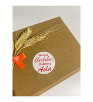 Herşey Unutulur Kokunuz Asla Kırmızı Yazılı Yuvarlak Yapışkanlı Etiket 4x4 cm 120 adet