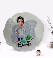 BK Gift Kişiye Özel İsimli Erkek Eczacı Karikatürlü Yuvarlak Dekoratif Kırlent Yastık-1