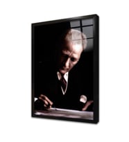 Atatürk Yazı Yazarken Çerçeveli Cam Tablo