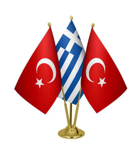 Masa Üstü Yunanistan Bayrağı Türk Bayrağı Üçlü Pirinç Direk Masa Bayrak Seti