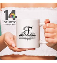 Stüdyo 14 Kişiye Özel İsim Soy İsim ve Özel Tasaım Harf Kup - Mug ( Sevgiliye -Arkadaşa Hediye)