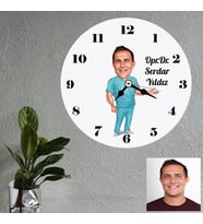 Operatör Doktor Erkek Karikatürlü Kişiye Özel Ahşap Duvar Saati