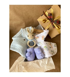 Organik Müslin Tulumlu Bebek Hediye Seti  Amigurumi Çıngıraklı