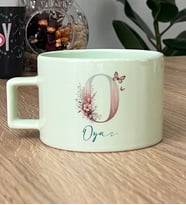 Kişiye Özel Çiçekli Kelebekli O Harfli Hediye Pastel Fincan İsimli İsim Yazılı (Yeşil)
