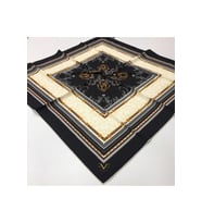Mandala Desen Black Seri Twill Eşarp Eşarp Askısı ile Birlikte 90x90 cm Siyah Kr
