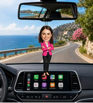 Kişiye Özel Kadın Yönetici Karikatürlü Araç Dikiz Aynası Süsü – Fotoğraflı Mini Karakter