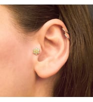 Çiçek Figürlü Tragus Küpe (Gold)