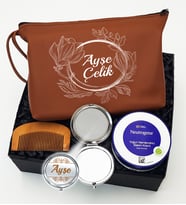 Kişiye Özel Makyaj Çantası & Ahşap Tarak & Krom Kaplama Makyaj Aynası & Neutrogena Krem Hediye Seti