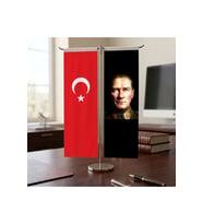 Gazi Mustafa Kemal Atatürk ve Türk Bayrağı Kırlangıç T tipi Masa Bayrak Takımı