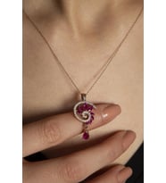925 Ayar Gümüş Rose Kaplama Fuşya Renkli Spiral Snail Tasarım Kolye