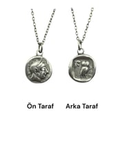 Athena Figürlü Bilgelik Tanrıçası Para Kolye – Çift Taraflı – 1 Adet – 60 cm Zincirli Metal Kolye (Gümüş)