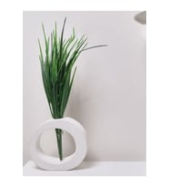 Minimalist Halka Formunda Dekoratif Beton Vazo – Şıklık ve Modernlik Bir Arada