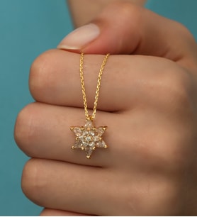 925 Ayar Gümüş Altın Kaplama Beyaz Taşlı Lotus Çiçeği Kadın Kolye