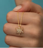 925 Ayar Gümüş Altın Kaplama Beyaz Taşlı Lotus Çiçeği Kadın Kolye