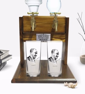 BK Gift Kişiye Özel Renkli Baskılı Atatürk Tasarımlı İkili Rakı Bardağı ve Çift Musluklu Doğal Ahşap Rakı Standı-10 (Model 1)