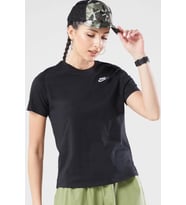 Nike Sportswear Club Essentials Womens T-Shirt Kadın Tişört Siyah