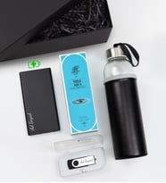 Kişiye Özel 32Gb Usb Bellek & Siyah Renk 10.000 Mah Powerbank & Rebul Aqua Erkek Kolonya & Özel Deri Kılıflı 500 Ml Su Matarası Hediye Seti