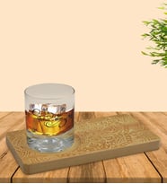 BK Gift Kişiye Özel Retro Motif Tasarımlı Doğal Ahşap Tabaklı Viski Bardağı Sunum Seti Model 9