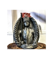 Dekoratif Polyester Bayraklı Atatürk Heykeli 21 Cm Gümüş Eskitme