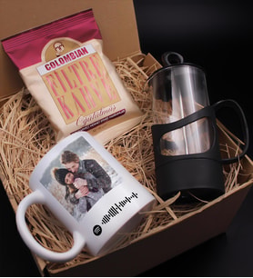 Kişiye Özel Fotoğraflı ve Spotify Kodlu Kupa & French Press & Colombian Taze Filtre Kahve Hediye Seti (Model 1)