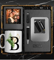 32 GB Kişiye Özel Kutulu Usb Kalem & Kişiye Özel Defter & Kişiye Özel Kupa & Kişiye Özel Fotoğraf Çerçevesi Hediye Seti (Siyah)