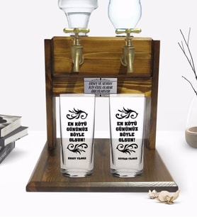 BK Gift Kişiye Özel Renkli Baskılı En Kötü Günümüz Böyle Olsun Tasarımlı İkili Rakı Bardağı ve Çift Musluklu Doğal Ahşap Rakı Standı-1 (Model 1)