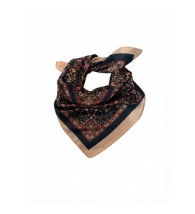 Çiçekli Etnik Desenli Saten Bandana 50x50 cm – Zarif & Klasik Aksesuar