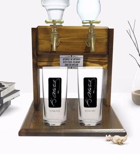 BK Gift Kişiye Özel Renkli Baskılı Atatürk Tasarımlı İkili Rakı Bardağı ve Çift Musluklu Doğal Ahşap Rakı Standı-30 (Model 1)