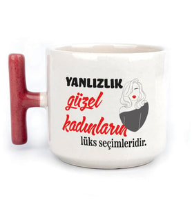 Yalnızlık Güzel Kadınların Lüks Seçimleridir Baskılı Kadınlar Günü Kırmızı Kulplu T Kupa