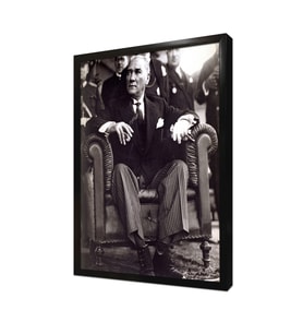 Atatürk Otururken Çerçeveli Mdf Tablo