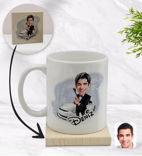 BK Gift Kişiye Özel Erkek Ajan Karikatürlü Beyaz Kupa Bardak ve Ahşap Bardak Altlığı Hediye Seti - Model 1