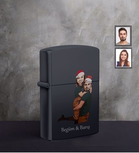 Kişiye Özel Yılbaşı Sevgili Karikatürlü UV Baskılı Siyah Benzinli Çakmak Model-6