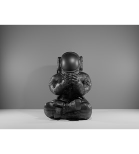 Oturan Astronot Uzay KArbon Malzeme Fİgur 13CM (Çok Renkli)