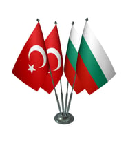 Masa Üstü Bulgaristan Bayrağı Türk Bayrağı Dörtlü Krom Direk Masa Bayrak Seti