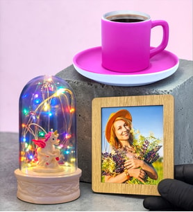 Pembe Kahve Fincanlı Kişiye Özel Fotoğraf Hediye Seti Beyaz Unicorn Fanuslu