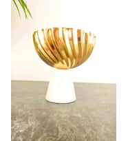 Bitki Tasarımı İthal Beyaz Mermer Ayaklı Gold Dövme Demirli Saksı Saksılık Dekoratif Aksesuar