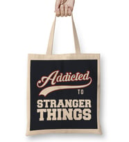 Addicted To Stranger Things Baseball Font Bez Çanta Uzun Saplı