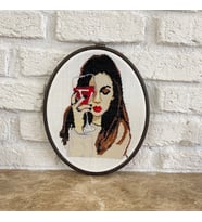 Seretamin Handmade Kadehli Kadın Kanaviçe Nakışlı Duvar Süsü