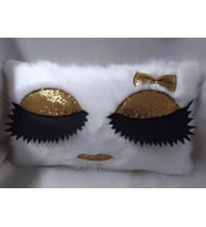YILMAZHOME Peluş Kirpikli Kırlent Kılıfı - (Beyaz Peluş-Gold Göz)