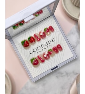 Louésse Strawberry Crush Takma Tırnak 12’li Çilek Desenli Tatlı Nail Art Sweet Crush