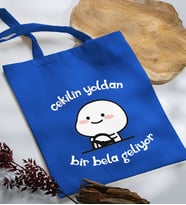 BK Gift Bir Bela Geliyor Tasarımlı Mavi Kumaş Bez Çanta, Baskılı Omuz Çantası, Alışveriş Çantası, Arkadaşa Hediye-1