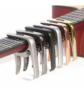 HBK BDJ-59 Gitar Kaposu - Renkli Penalıklı Seri (Sahne - Fonksiyonel)  Üzerinde Pena Taşıma Bölmesi Bulunan Tasarım, Hızlı Değişim Mekanizması  Uyum: Akustik ve Elektro Gitarlar İçin Standart Tasarım